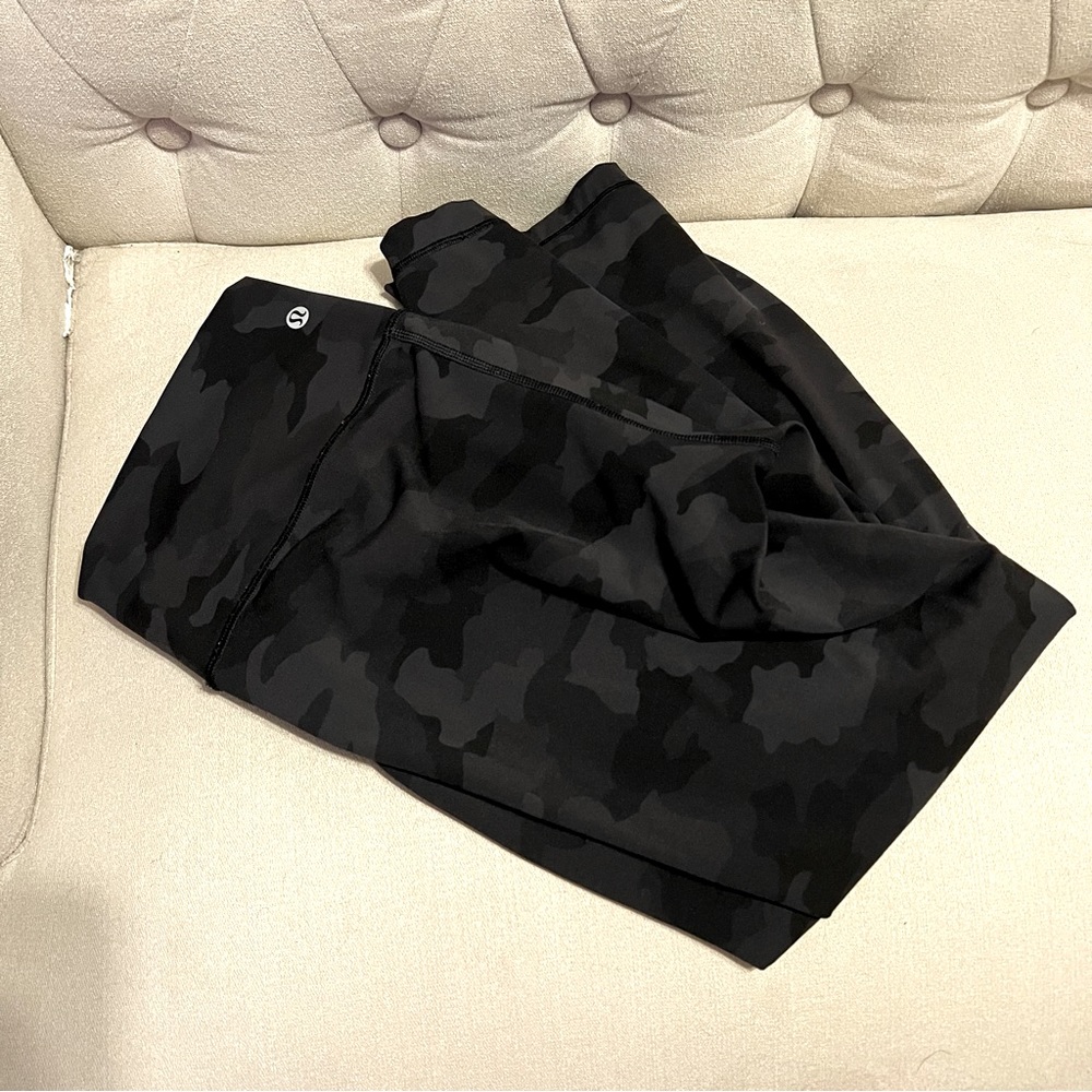 LIKE NEW Lululemon heritage camo leggings - 12